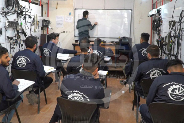 عکس های آموزشگاه مکانیک و برق خودرو علم و صنعت عکس های آموزشگاه مکانیک و برق خودرو علم و صنعت