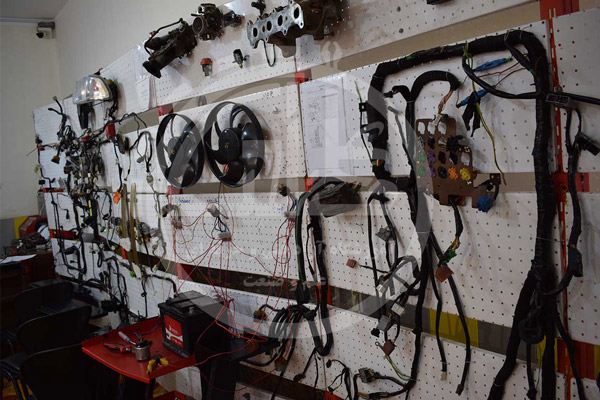 عکس های آموزشگاه مکانیک و برق خودرو علم و صنعت عکس های آموزشگاه مکانیک و برق خودرو علم و صنعت