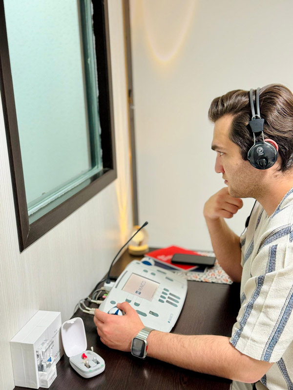 عکس های شنوایی سنجی و سمعک امیر خالقی عکس های شنوایی سنجی و سمعک امیر خالقی