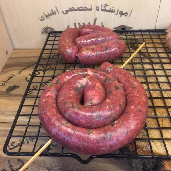 سوسیس تازه در روده طبیعی سوسیس تازه در روده طبیعی