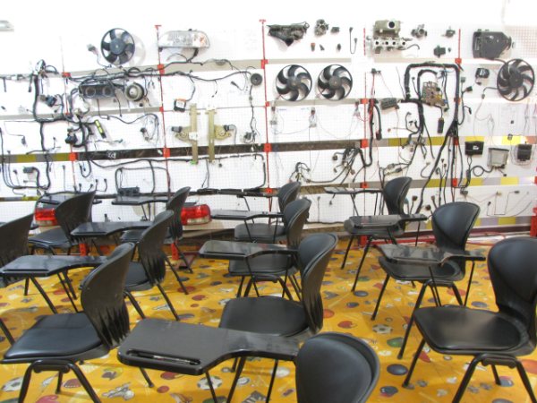 عکس های آموزشگاه مکانیک و برق خودرو علم و صنعت عکس های آموزشگاه مکانیک و برق خودرو علم و صنعت