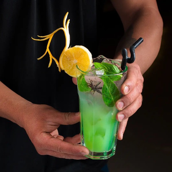 عکس های مجموعه گردشگری اسب سفید شیرازیس عکس های مجموعه گردشگری اسب سفید شیرازیس