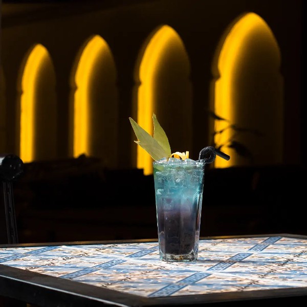 عکس های مجموعه گردشگری اسب سفید شیرازیس عکس های مجموعه گردشگری اسب سفید شیرازیس