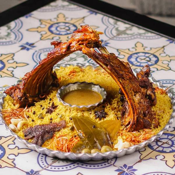 عکس های مجموعه گردشگری اسب سفید شیرازیس عکس های مجموعه گردشگری اسب سفید شیرازیس